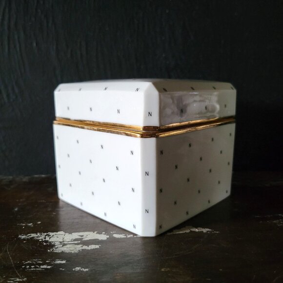 Vintage Japanese Cosmetic Norell Porcelain Powder Dresser Vanity Box, N Monogram - Picture 5 of 11